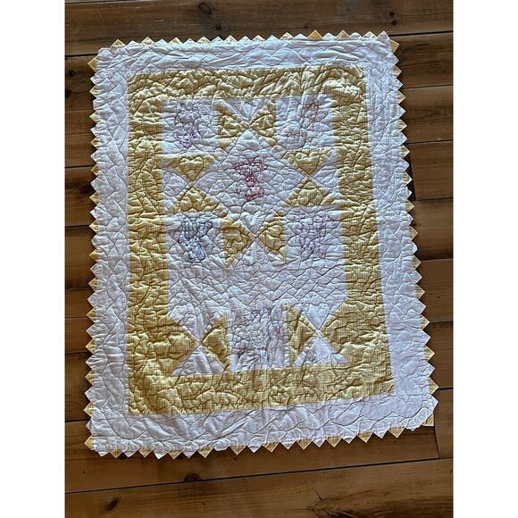 Beautiful Vintage Homemade quilt. Yellow w/ stars & Bears. Baby. Kids 52x40 - Picture 3 of 9